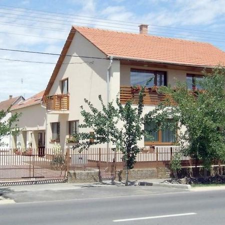 Aura Vendeghaz Hotel Hajduszoboszlo Exterior photo